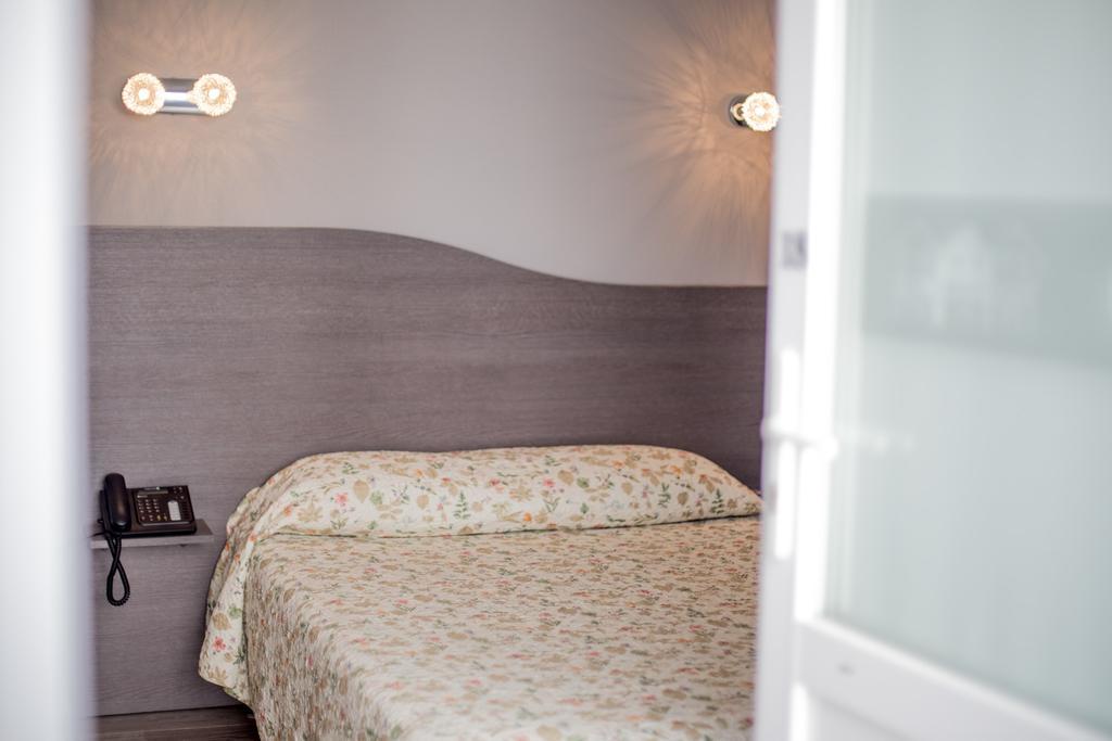 Annexe Hotel De La Gare Hendaye Eksteriør billede